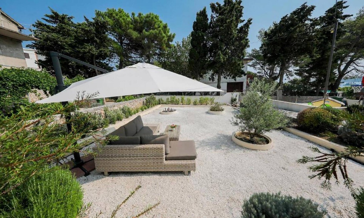 Ist House | Dream island living in this chic house on Ist.