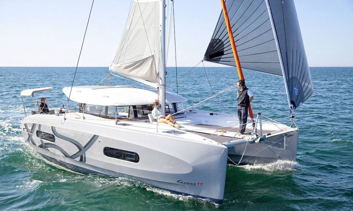 Komolac Boat Rental | Dubrovnik Delight: A Sun-Kissed Sailing Experience