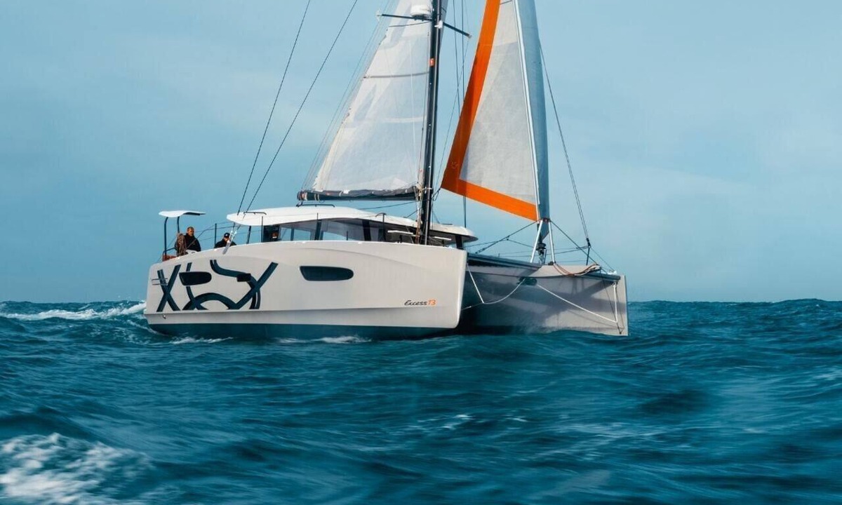 Komolac Boat Rental | Dubrovnik Delight: A Sun-Kissed Sailing Experience