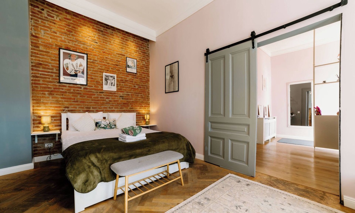 Brasov City Centre Apartment | Ela's Chic Apartment - Ultracentral, Old Town