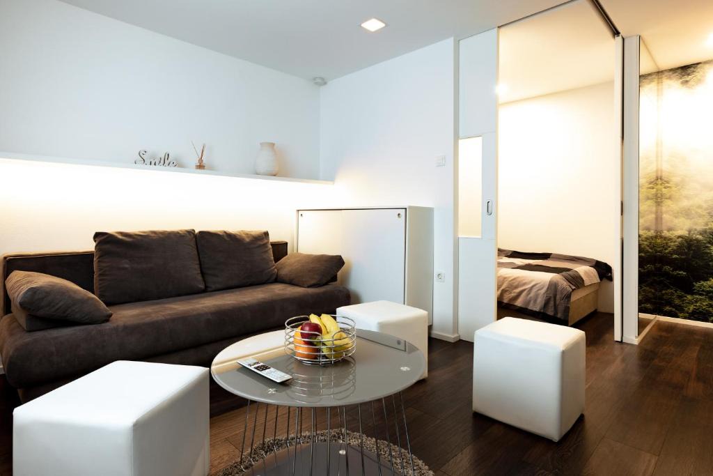 Ljubljana Apartment | Elegant 1-bedroom apartment near hill forest