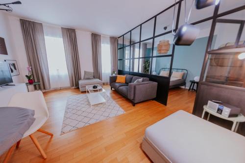 Donji Grad Apartment | Endless Chanson