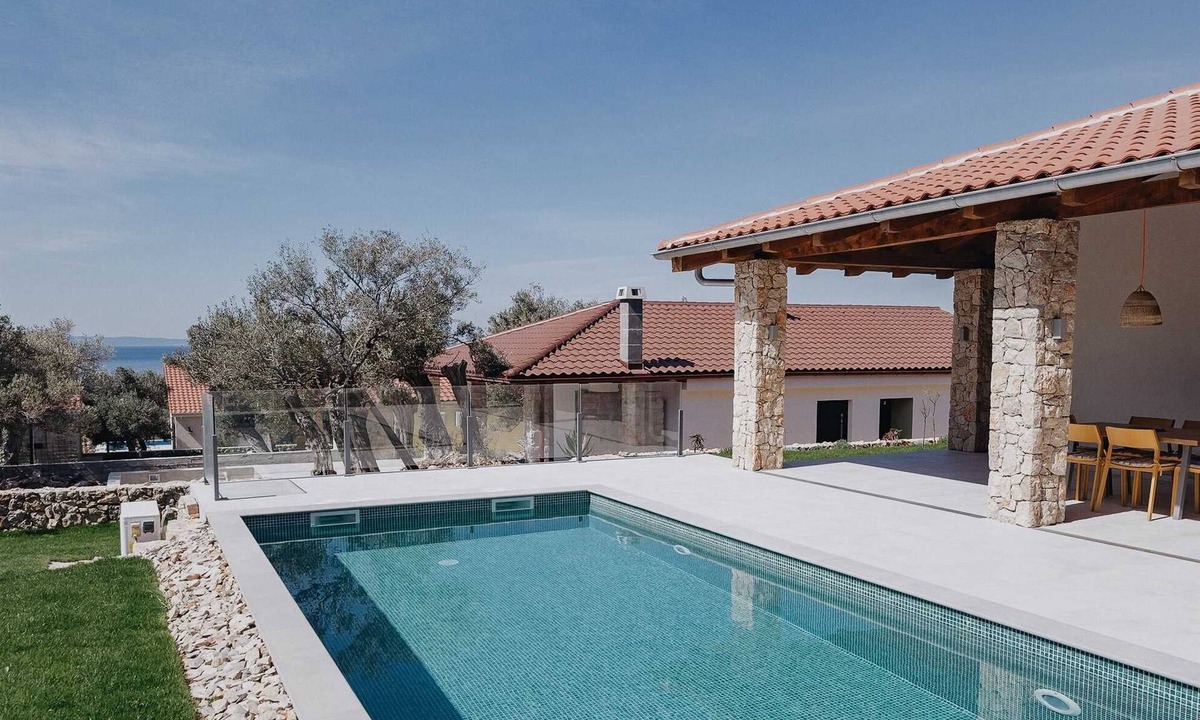 Jakisnica Villa | Experience Villa Kadila – Heated Pool & Sauna in a Timeless Olive Grove