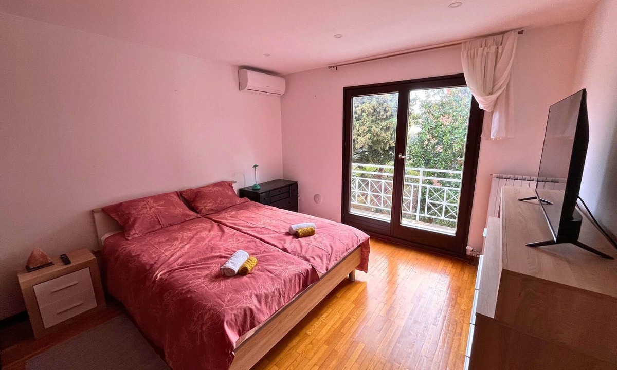 Murine Apartment | Family Apartment with Sea and City View