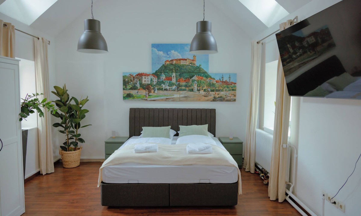 Ljubljana Old Town Apartment | Family suite in old city with free parking, BRIDGE APARTMENTS