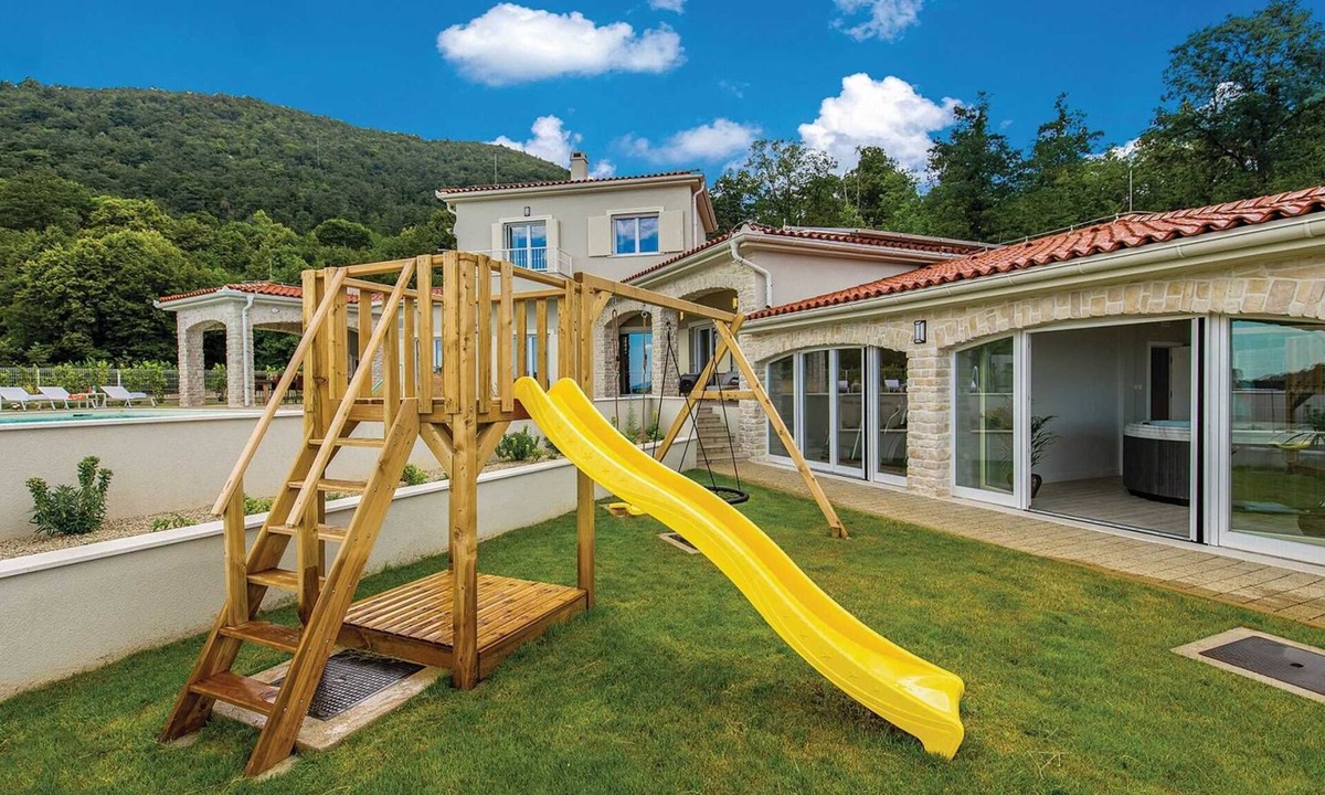 Opatija Villa | Family villa in Veprinac with a swimming pool