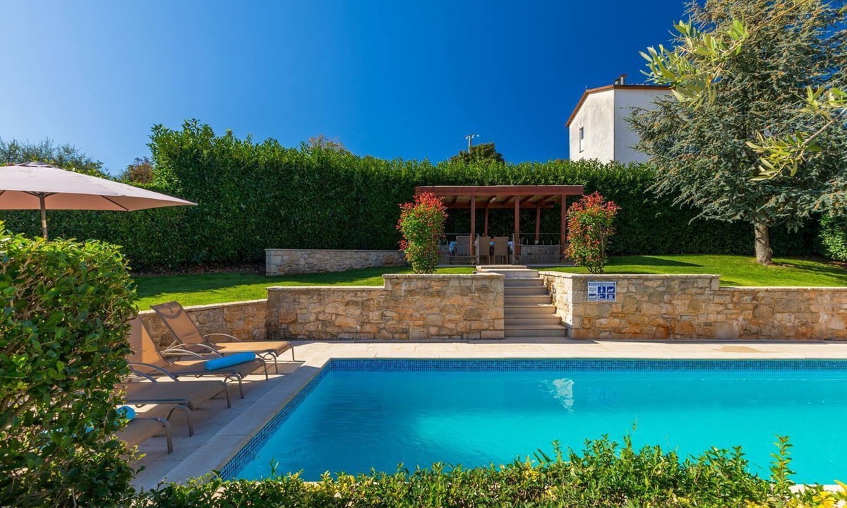 Vizinada House | Fascinating holiday home with private pool, volleyball court, football pitch, trampoline near the famous Parenzana cycle path