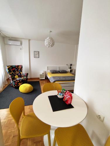 Novi Beograd Apartment | FIVE
