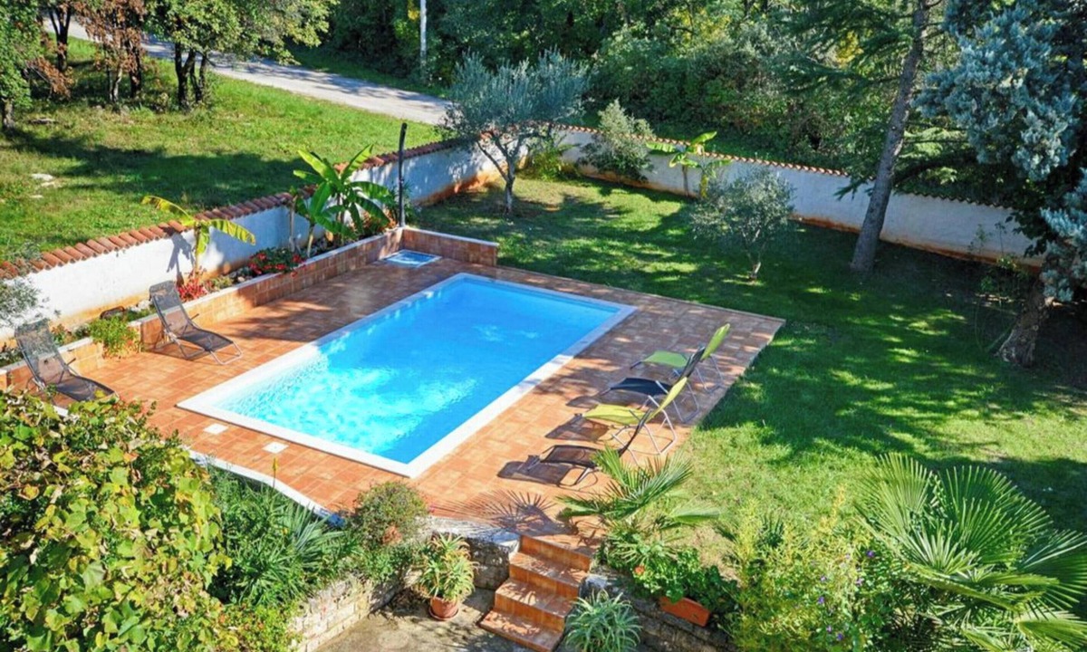 Valica Apartment | Flat with pool close to Kanegra Beach