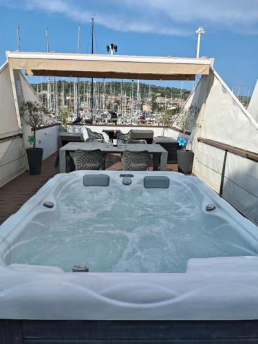 Seca House | Floating House - SUNSET