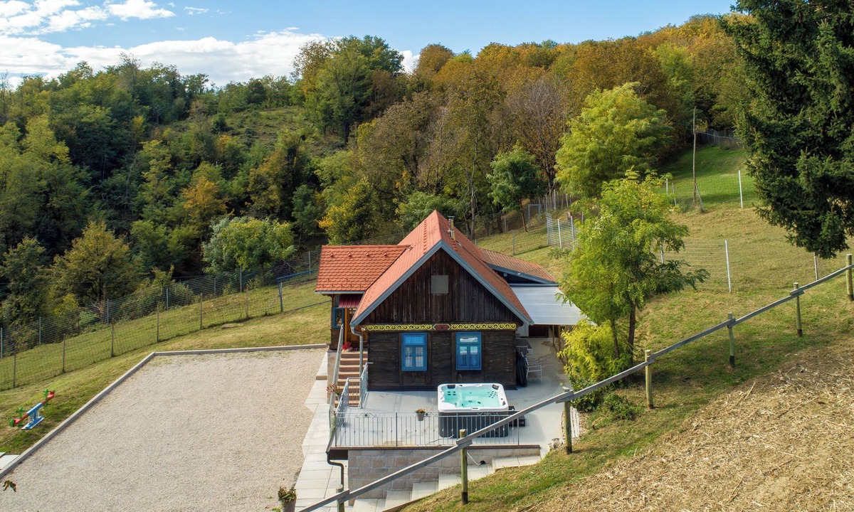 Sveti Ivan Zelina House | Forest home with jacuzzi, playground, and BBQ for family relaxation.