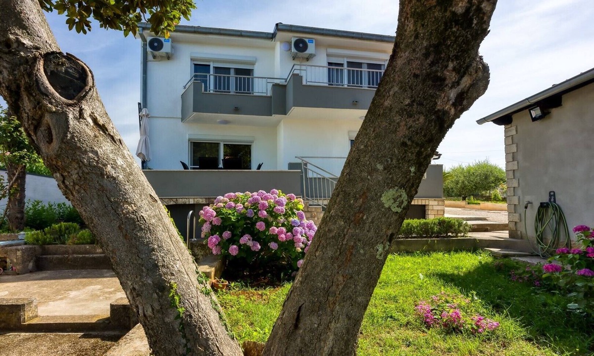 Antonci Apartment | Four-Bedroom Apartment Magnolija