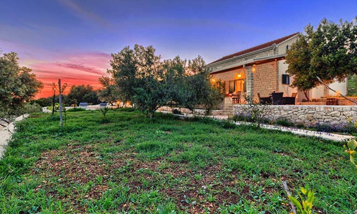 Okrug Villa | FourBedroom Beachfront Villa with Pool
