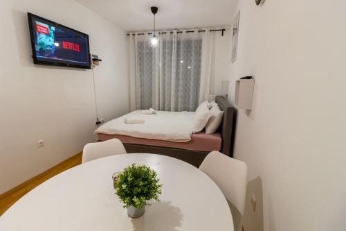 Virovitica Apartment | Gajeva Copenhagen apartment SELF CHECK-IN Balcony View