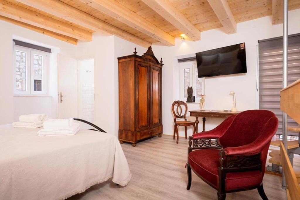Stari Grad House | Golubica