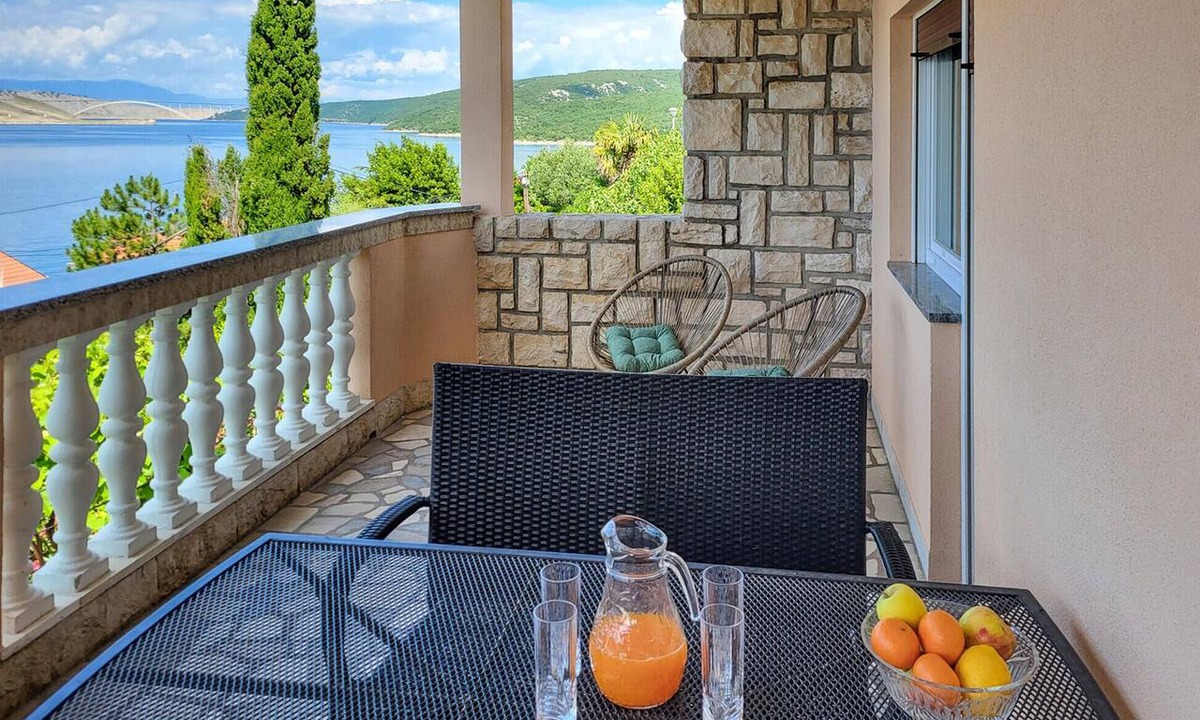 Jadranovo Apartment | Gorgeous apartment in Jadranovo with WiFi
