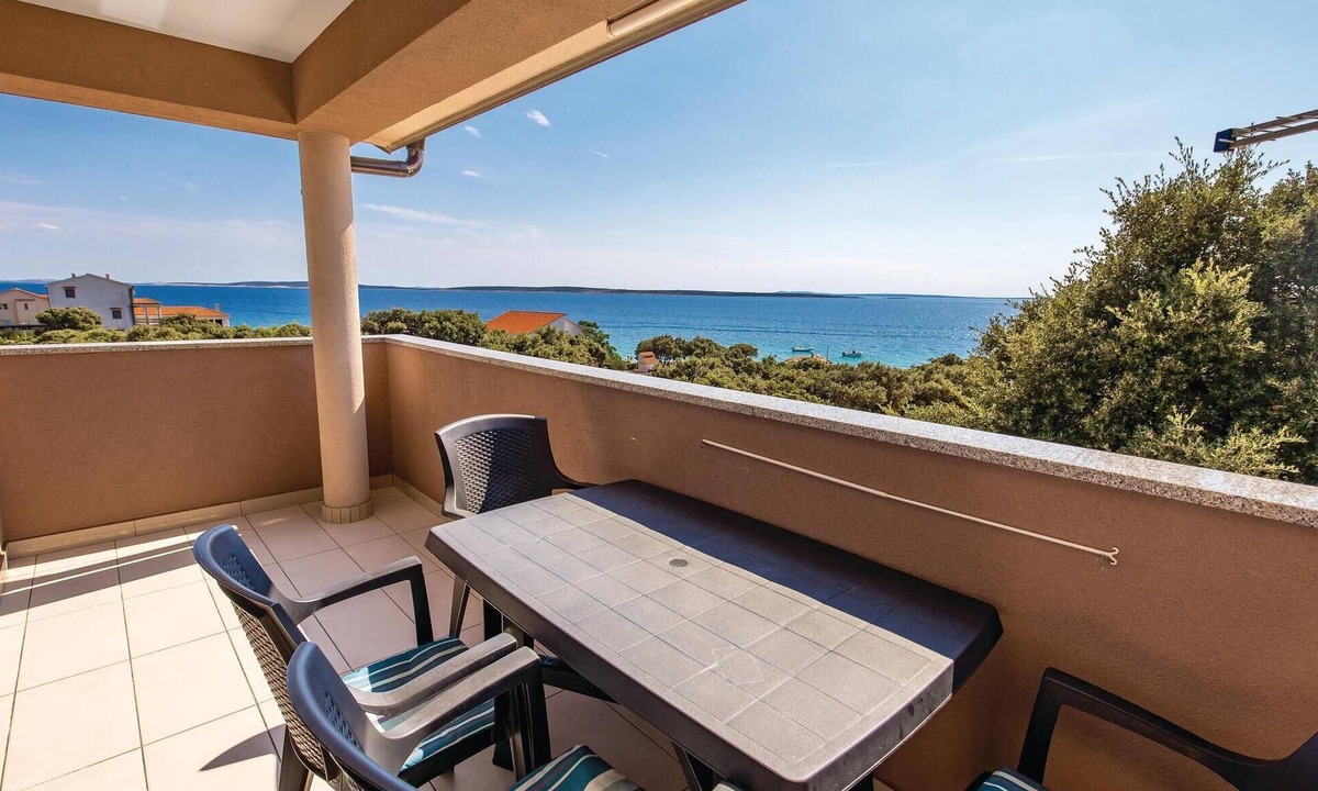 Kolan Apartment | Gorgeous apartment in Mandre with WiFi