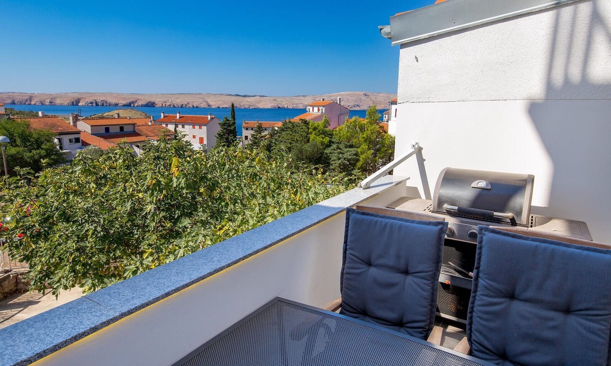 Stinica Apartment | Gorgeous apartment in Stinica with WiFi