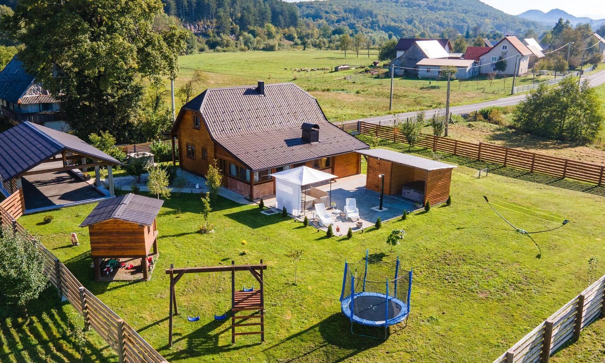 Gospic House | Gorgeous home in Gornje Pazariste with sauna