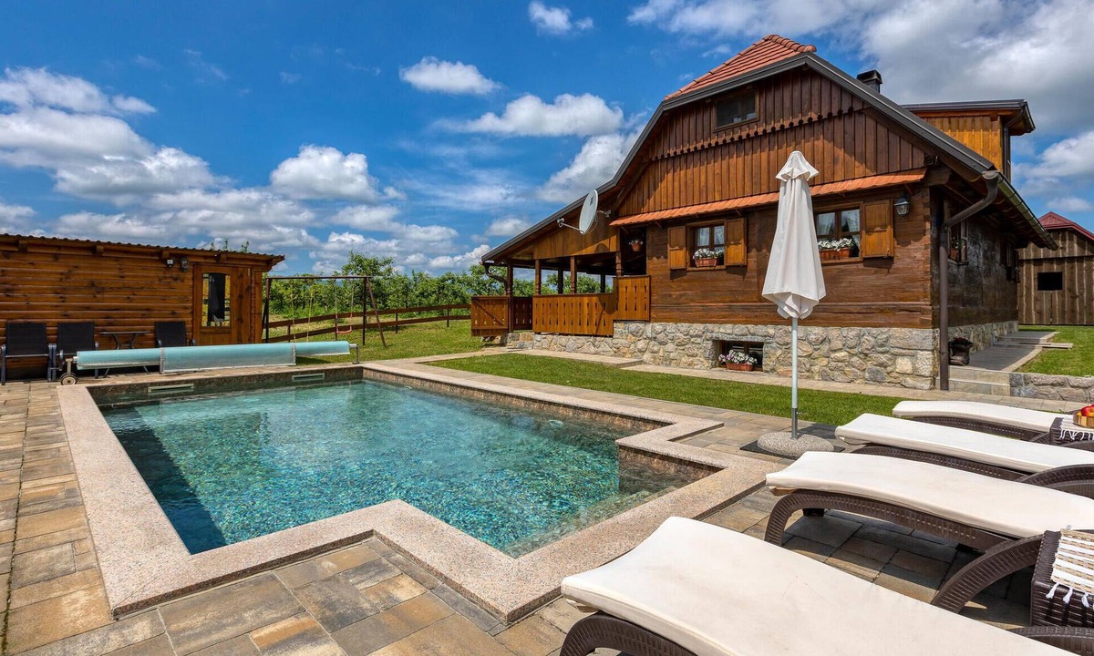 Gospic House | Gorgeous home in Gospic with sauna