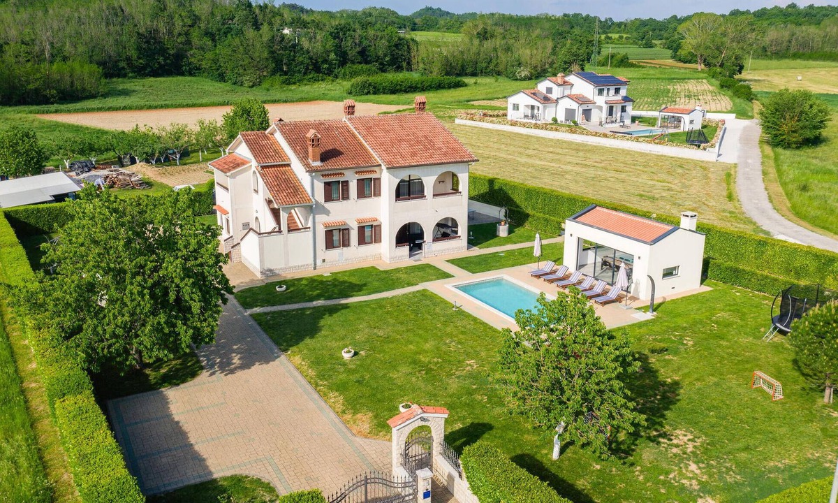 Skropeti House | Gorgeous home in Karojba