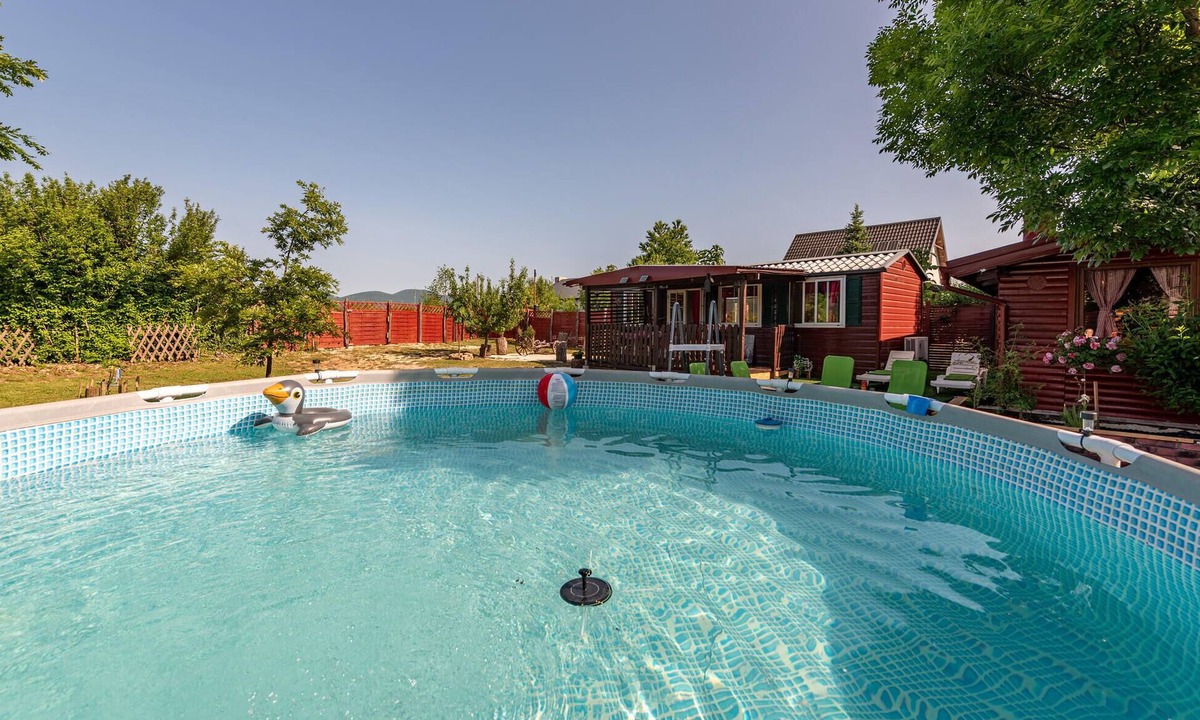 Gracac House | Gorgeous home in Kijani with indoor swimming pool