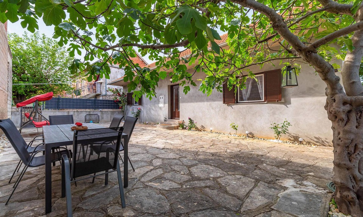 Pridraga House | Gorgeous home in Pridraga with WiFi