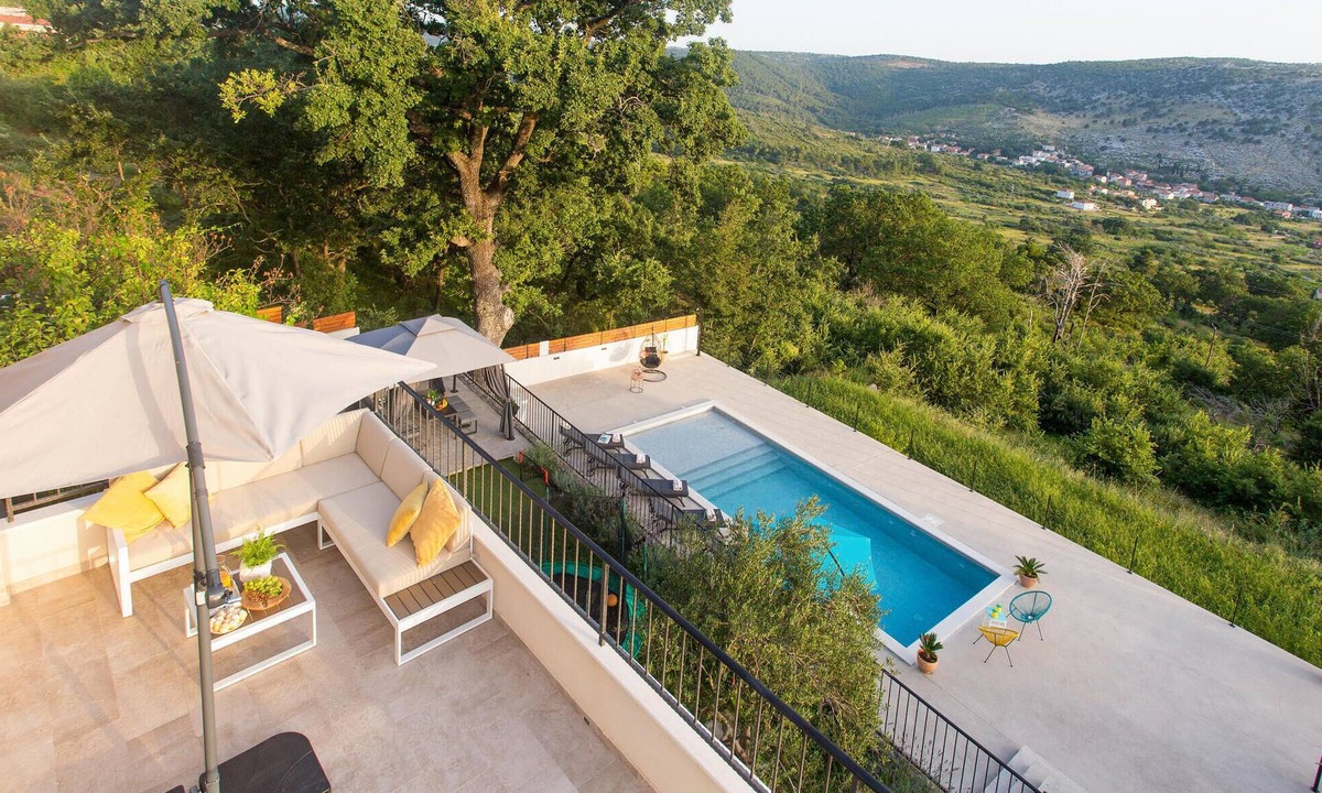 Split House | Gorgeous home in Srinjine