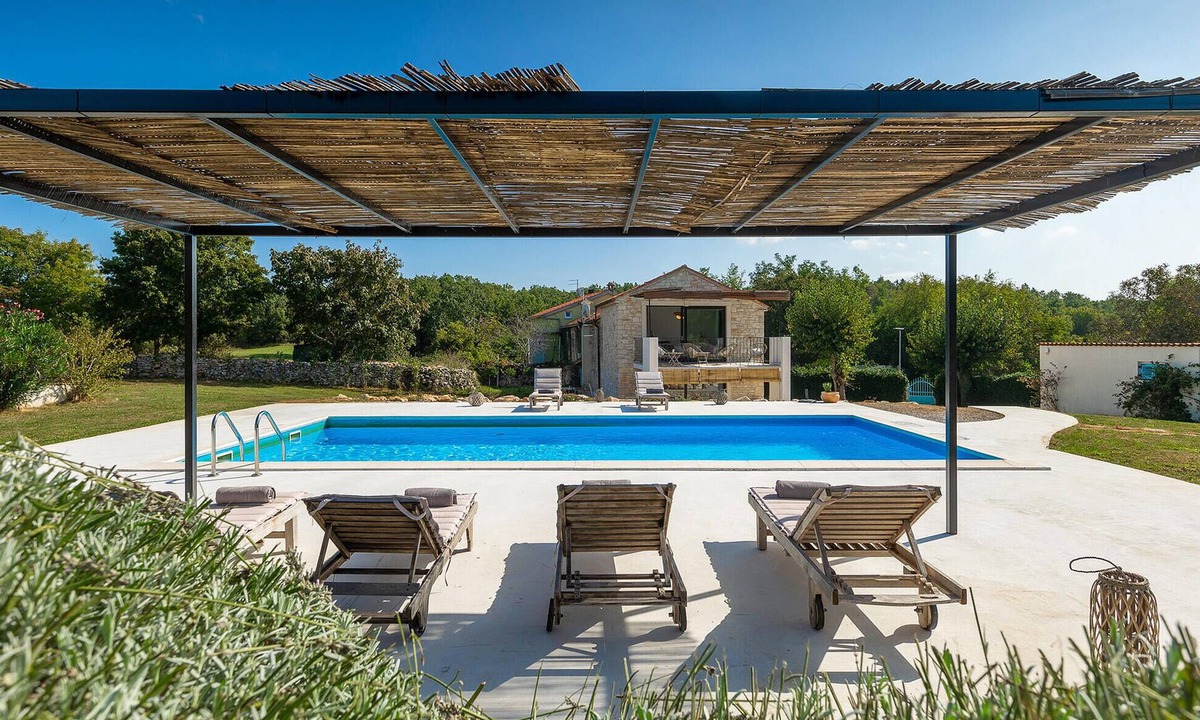 Jakovici House | Gorgeous home in Tinjan