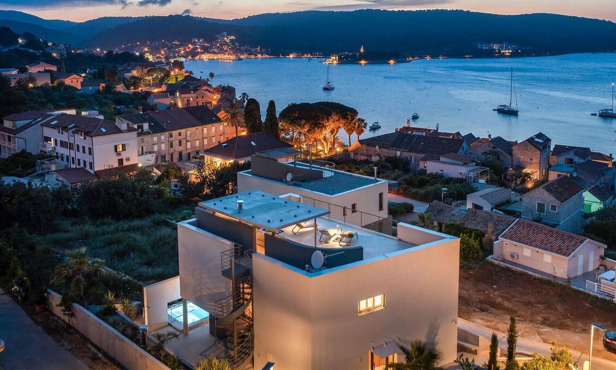 Vis House | Gorgeous home in Vis with sauna