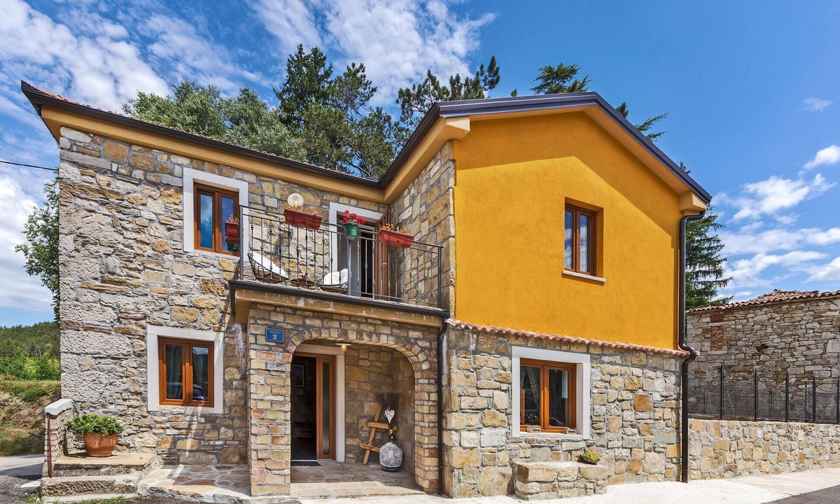 Pazin House | Gorgeous home in Zarecje with WiFi
