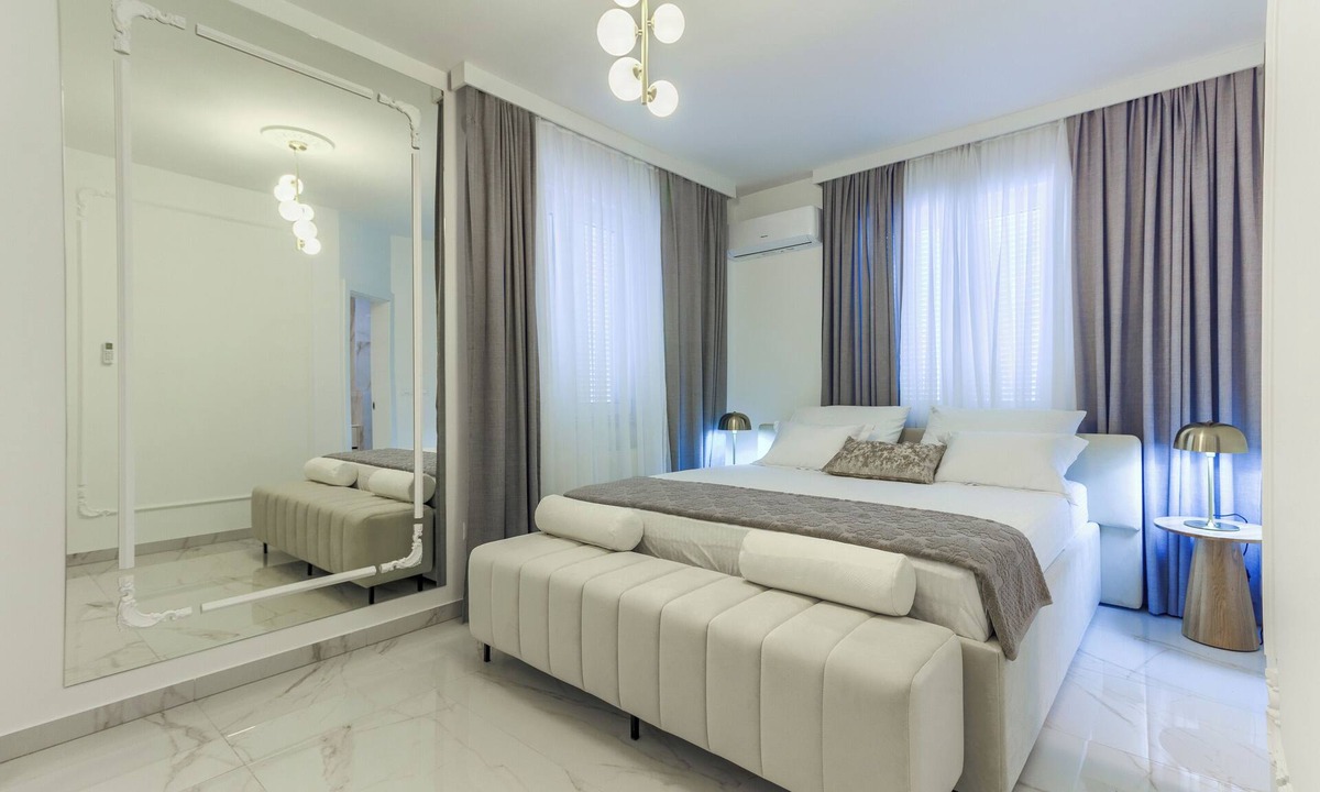 Kastel Stafilic House | Gorgeus Villa between old Town Split and Trogir, with heated pool and jacuzzi.