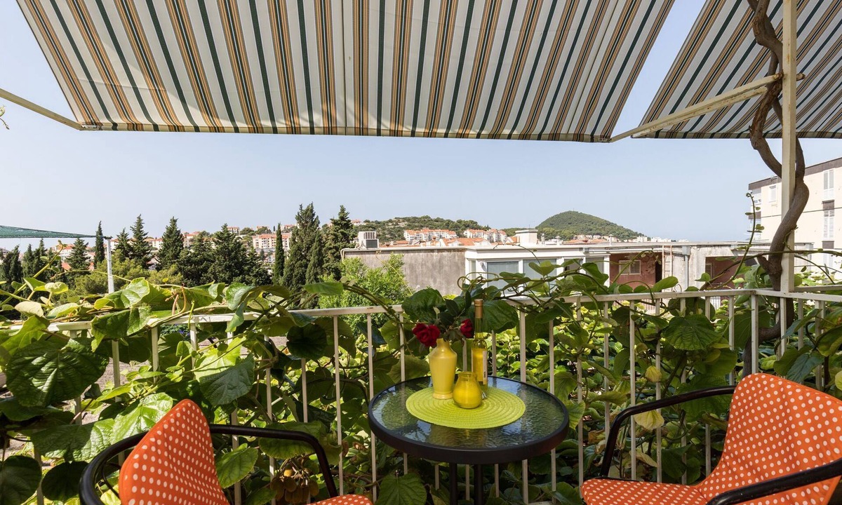 Gornji Kono Apartment | Guest House Bradas- Twin Room with Shared Bathroom No4