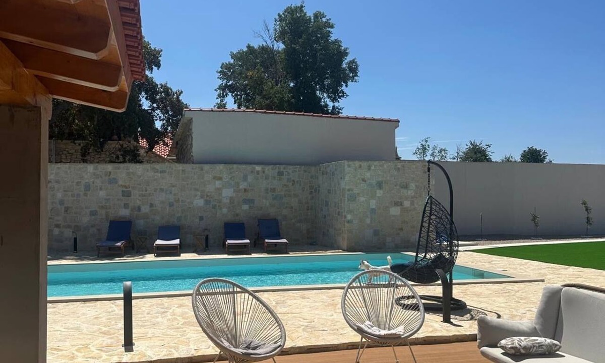 Velim House | Hidden Villa with pool in charming Crljenik