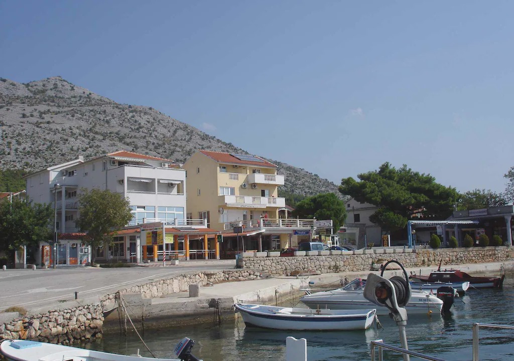 Starigrad Apartment | Holiday apartment 50 m from the sea and close to Paklenica national park