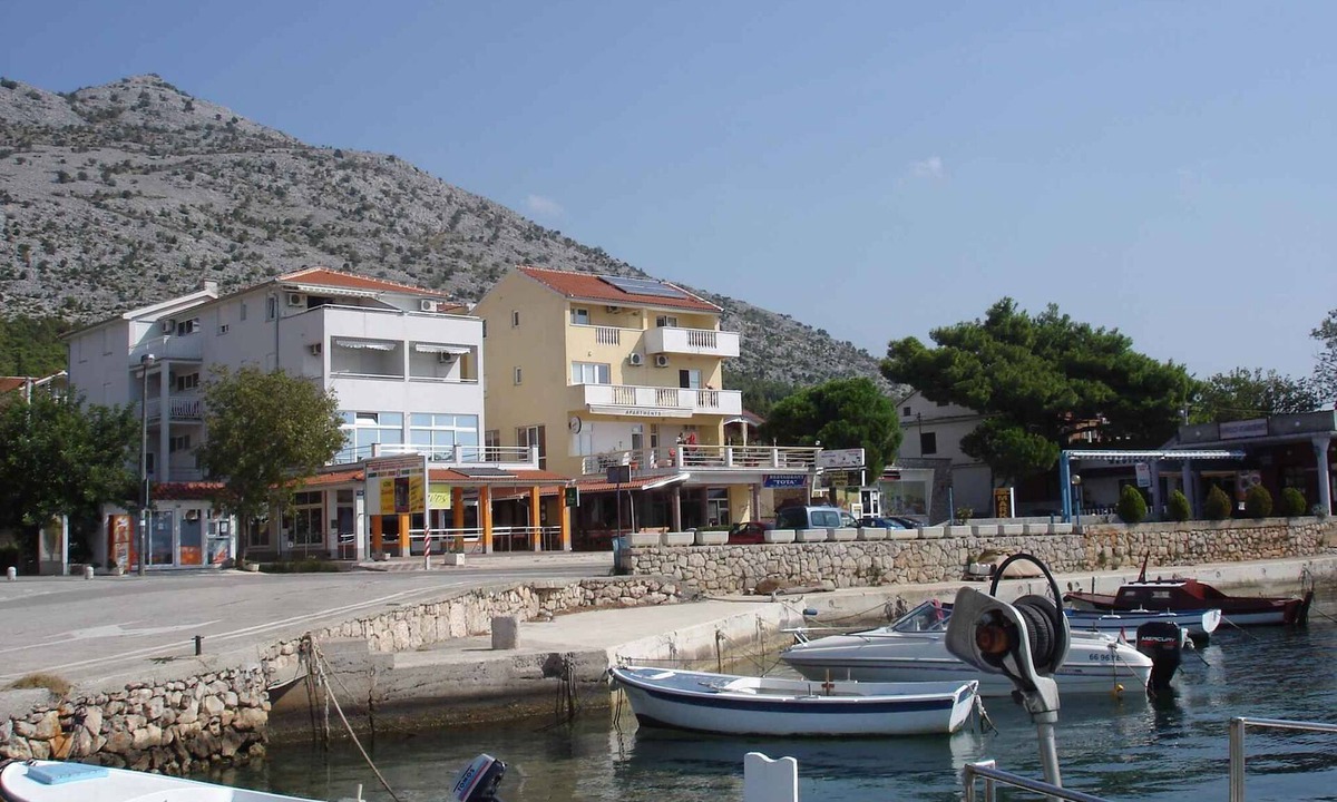 Starigrad Apartment | Holiday apartment 50 m from the sea and close to Paklenica national park