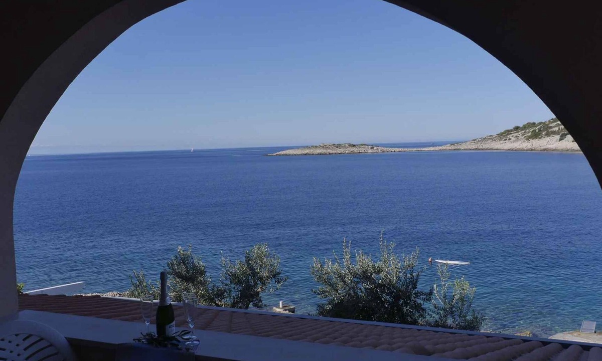 Razanj Apartment | Holiday apartment for 4 people directly by the sea