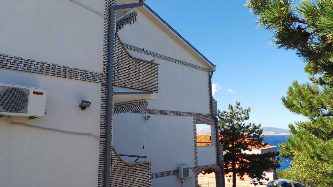 Klenovica Apartment | Holiday apartment with balcony and sea view 150 m from the beach