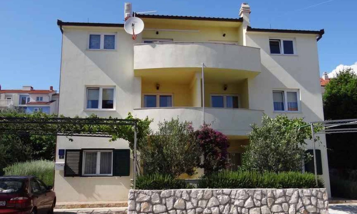 Okrug Gornji Apartment | Holiday apartment 120 m from the beach