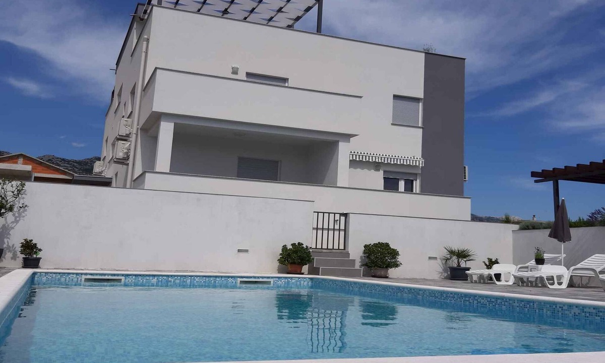 Seline Apartment | Holiday apartment mit Klimaanlage und Pool