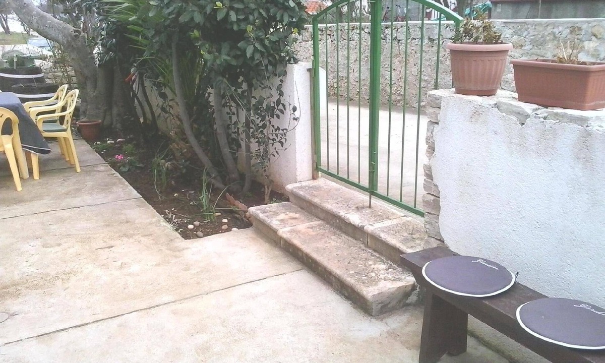 Sutomiscica Apartment | Holiday apartment Sutomiscica for 1 - 6 persons with 2 bedrooms - Row house