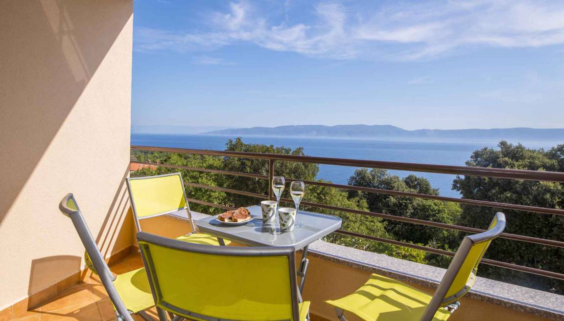 Ravni Apartment | Holiday apartment with balcony and sea view