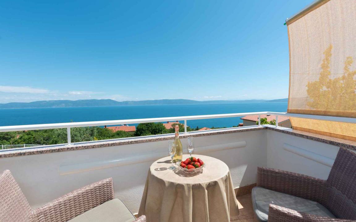 Ravni Apartment | Holiday apartment with terrace, balcony and sea view