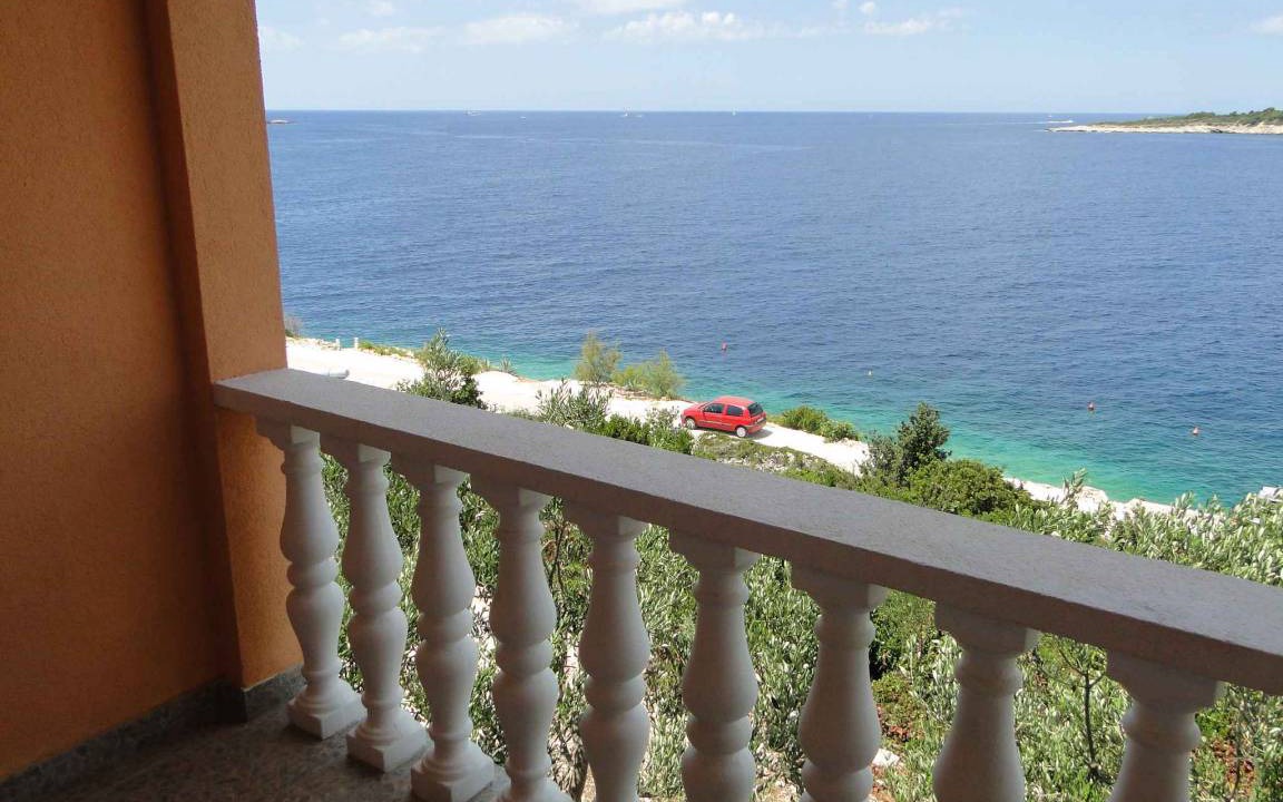 Sevid Apartment | Holiday apartment with sea view 50 m from the beach