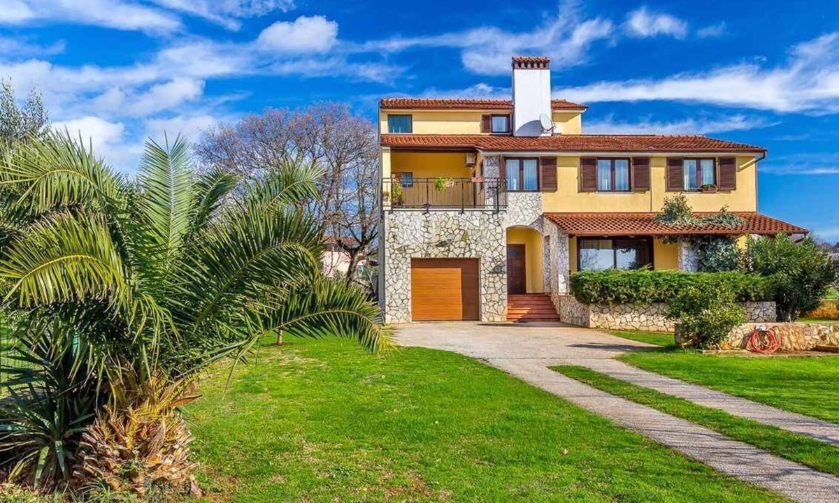 Pomer Apartment | Holiday apartment with air conditioning