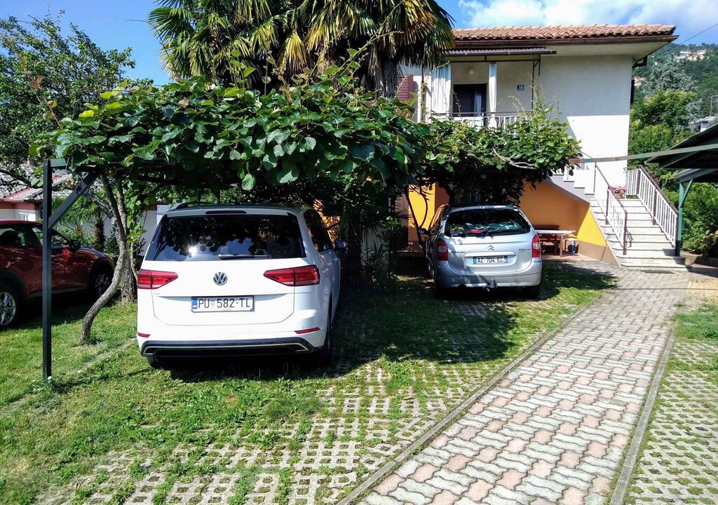 Opric Apartment | Holiday apartment with air conditioning and barbecue