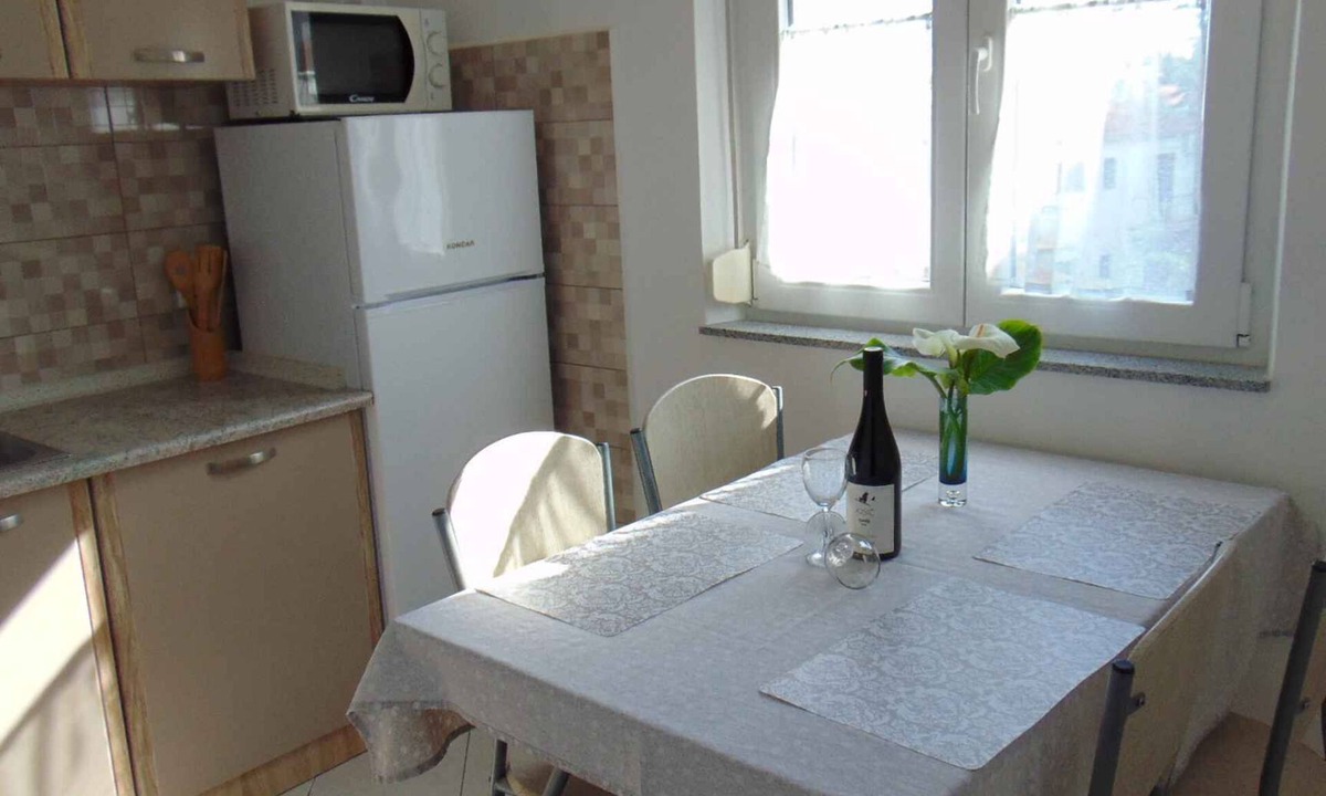 Rovinj Apartment | Holiday apartment with balcony and air conditioning