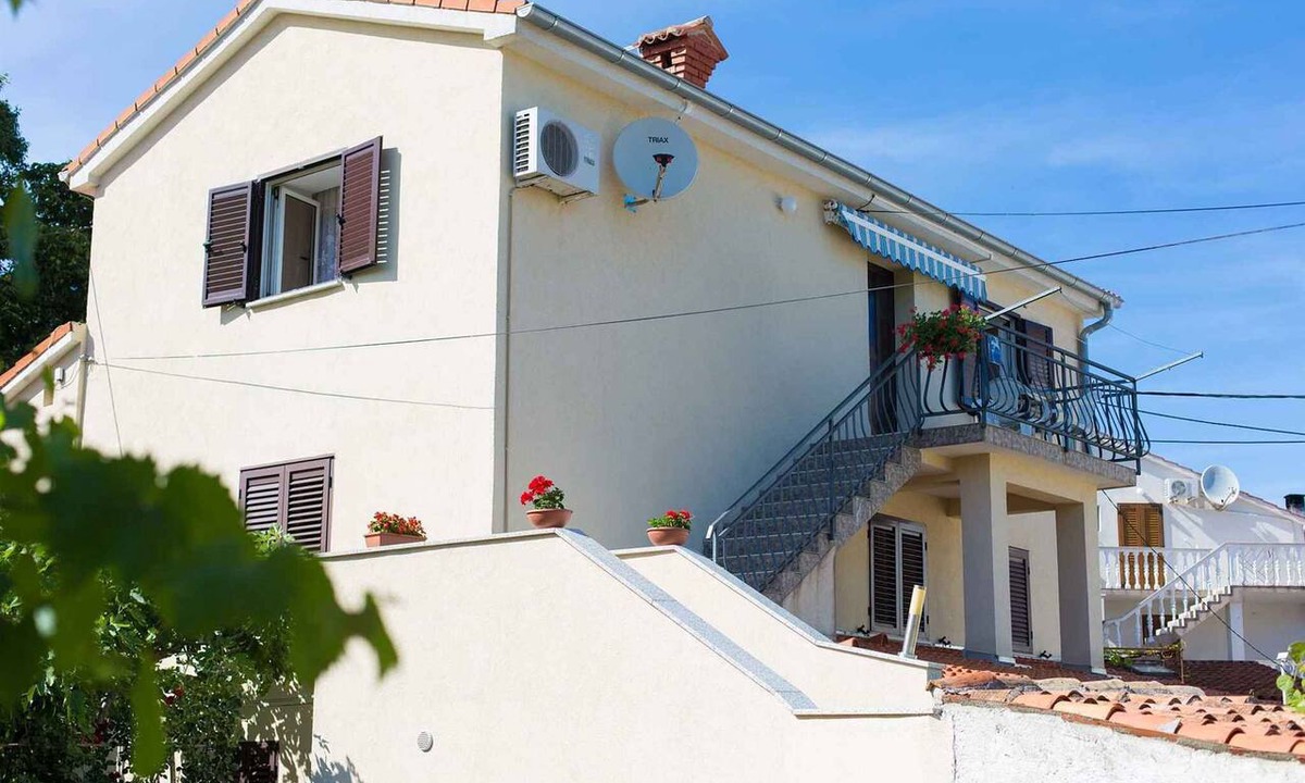Vantacici Apartment | Holiday apartment with balcony