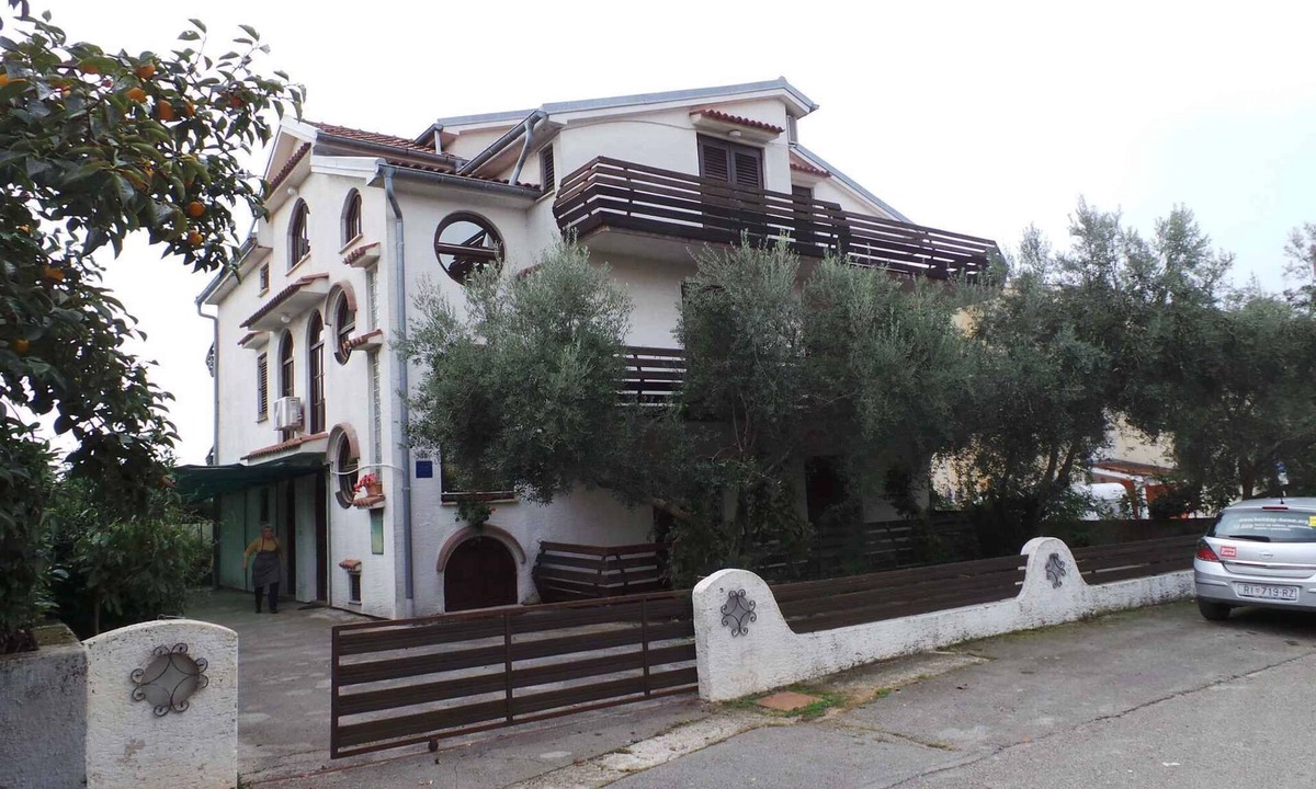 Novigrad Apartment | Holiday apartment with balcony and internet access