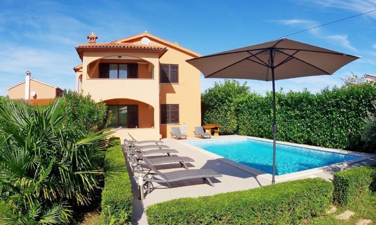 Sisan Apartment | Holiday apartment with private pool and garden